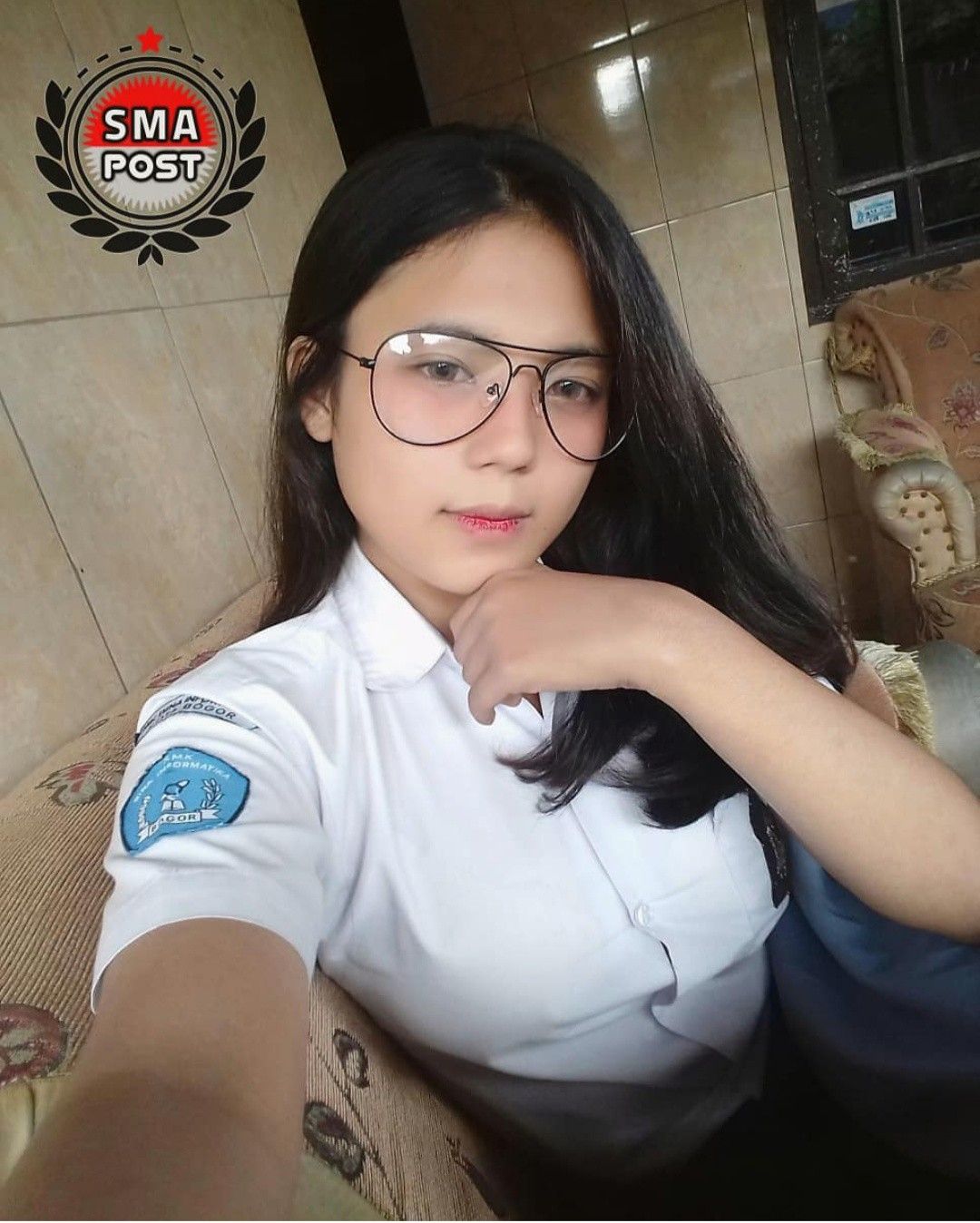 @Keyword! Siswi SMA di Cianjur Mesum Pakai Seragam Batik Demi Iphone Terbaru 2025