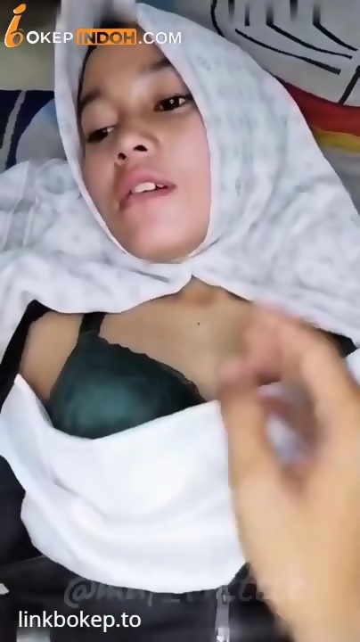 Viral Video Jilbab Lagi Jalan Jalan Ama Ayang Tiba Tiba S4nge Munta Di Sefongin Di Toilet Umum